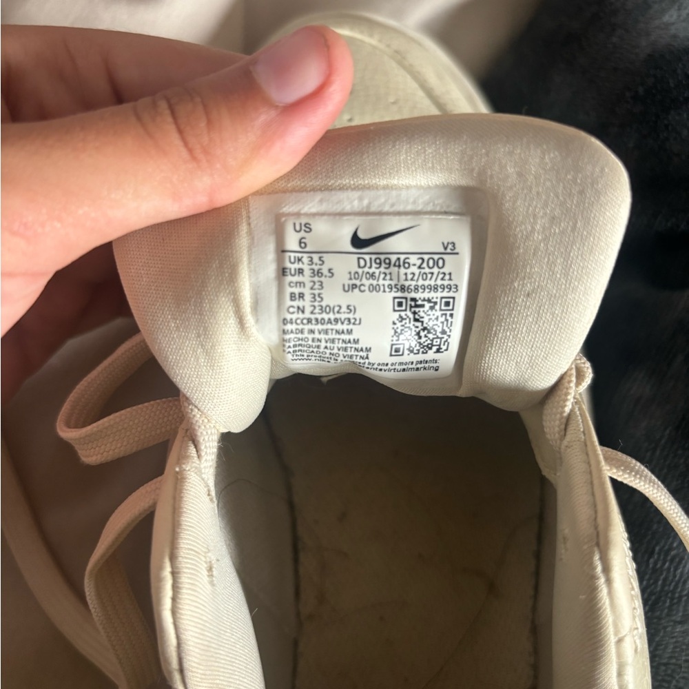 Nike Women's Air Cream Sneakers - Picture 4 of 4
